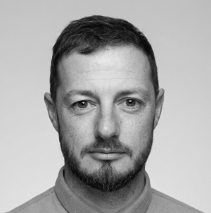 Headshot of Chris Ruthven