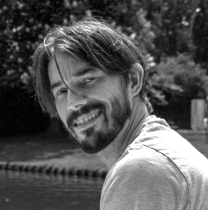 Headshot of Simon Norton
